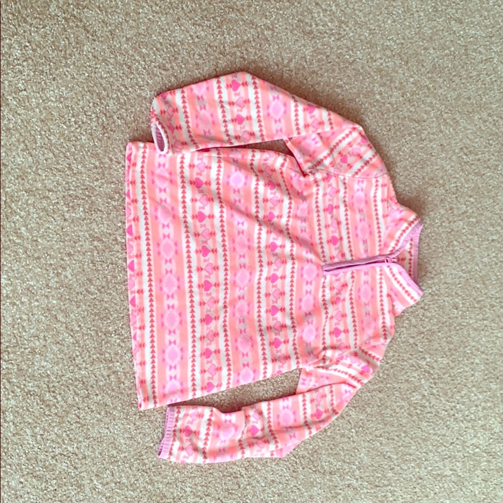 Girl’s fleece pullover.